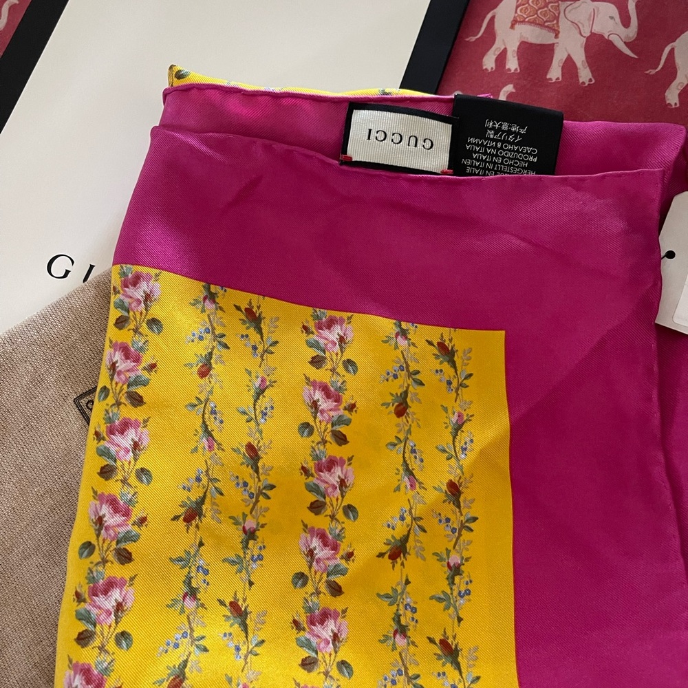Scarf gucci roseSold!!